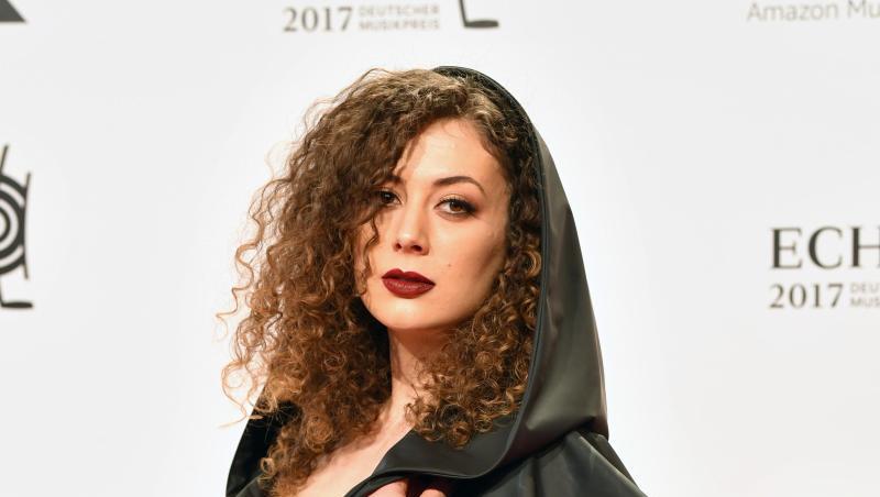 Leila Lowfire kommt zur Echo-Verleihung. Foto: Jens Kalaene/Archiv Leila Lowfire kommt zur Echo-Verleihung. Foto: Jens Kalaene/Archiv
