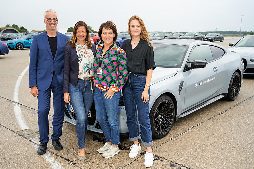 Bernd Döpke mit Kristina Frank, Janina Hartwig und Pia Rickel