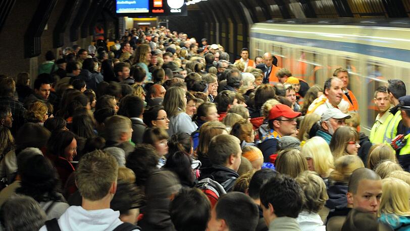 So voll wie hier beim Kirchentag 2010 dürfte es am U-Bahnhof Theresienwiese auch am Mittwochabend werden.