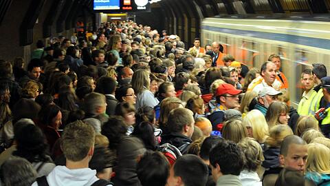 So voll wie hier beim Kirchentag 2010 dürfte es am U-Bahnhof Theresienwiese auch am Mittwochabend werden.