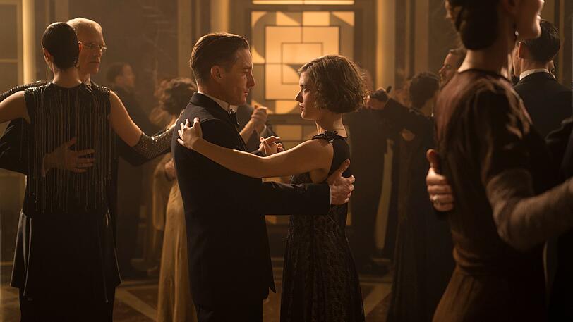 Der Tanz auf dem Vulkan geht zu Ende: Gereon Rath (Volker Bruch) und Charlotte Ritter (Liv Lisa Fries) bitten zur letzten Staffel "Babylon Berlin". Der Tanz auf dem Vulkan geht zu Ende: Gereon Rath (Volker Bruch) und Charlotte Ritter (Liv Lisa Fries) bitten zur letzten Staffel "Babylon Berlin".