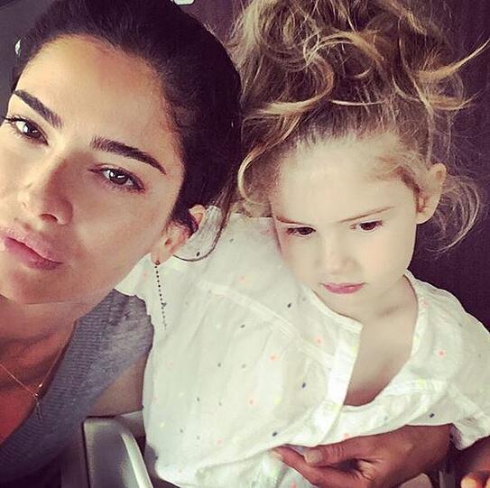 Shermine Shahrivar mit ihrer Tochter Aurelia Dahlia