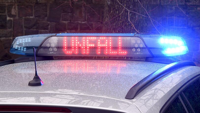 Am Sonntagnachmittag ereignete sich auf der A8 bei Hofolding ein Verkehrsunfall. (Symbolbild)