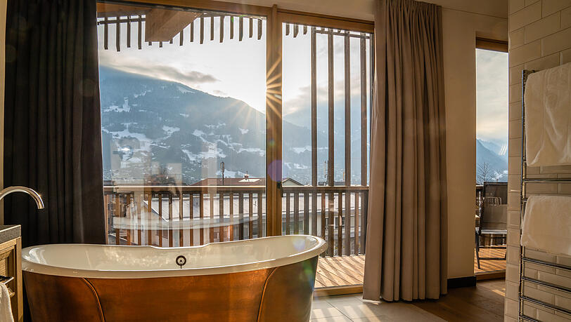Freistehende Badewanne in der Unique Suite.