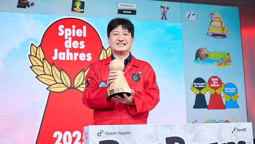 Brettspielautor Hisashi Hayashi gewann mit "Bomb Busters" die Auszeichnung "Spiel des Jahres" 2025.