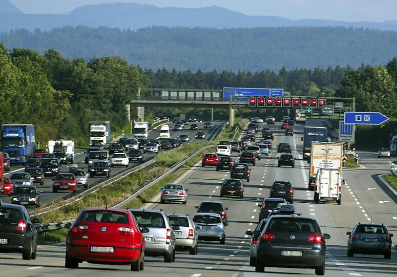 Mit dem Auto in den Urlaub - Ist das wirklich günstiger als Fliegen?