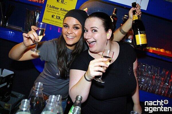 13 Jahre Nachtgalerie: "Malle live vs Party Pornös". Am Freitag gewährte Sexy Mia den Partygästen tiefe Einblicke. Noch mehr Fotos gibt es hier www.nachtagenten.de.
