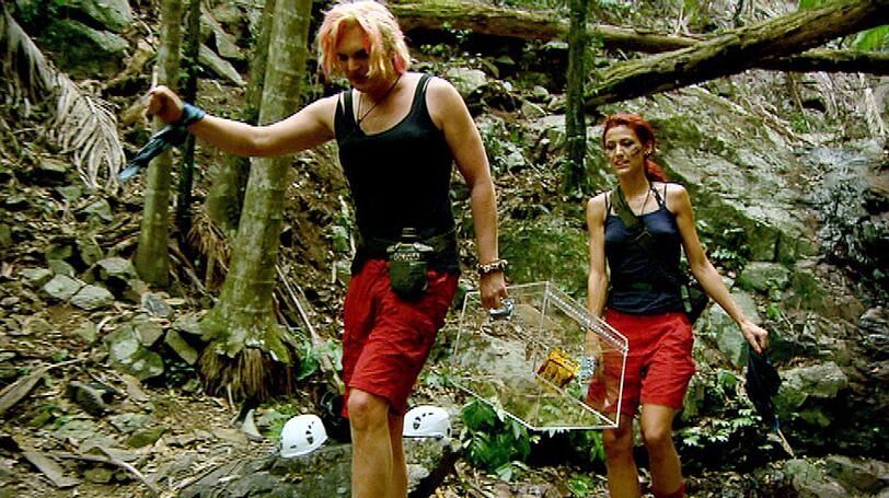 Olivia Jones und Fiona müssen zur Schatzsuche antreten.
