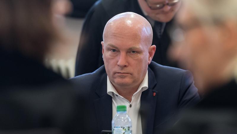 Der suspendierte Regensburger Oberbürgermeister Joachim Wolbergs (SPD) wartet im Prozesssaal. Foto: Peter Kneffel/Archiv Der suspendierte Regensburger Oberbürgermeister Joachim Wolbergs (SPD) wartet im Prozesssaal. Foto: Peter Kneffel/Archiv