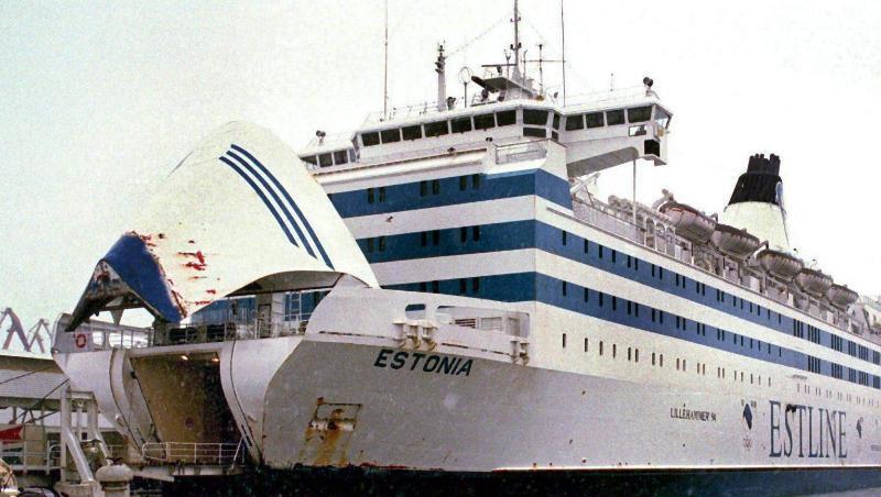 Im Jahr 1994 havarierte die estnische Ostsee-Fähre "Estonia" vor der Südküste Finnlands. Beim Untergang sterben 852 Menschen. Im Jahr 1994 havarierte die estnische Ostsee-Fähre "Estonia" vor der Südküste Finnlands. Beim Untergang sterben 852 Menschen.