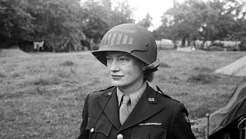 Lee Miller als US-Kriegsberichterstatterin im Jahr 1944 in der Normandie in Frankreich. Lee Miller als US-Kriegsberichterstatterin im Jahr 1944 in der Normandie in Frankreich.