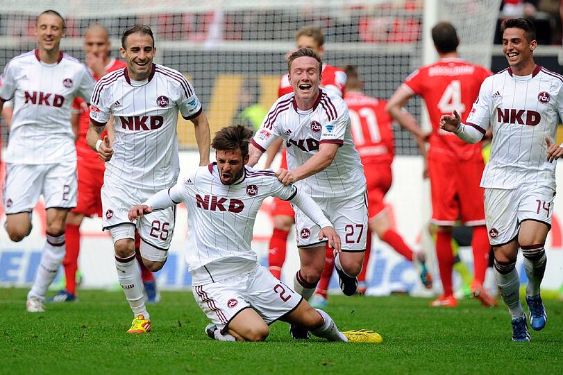 Große Freude nach dem 2:1 Freistoßtreffer vom eingewechselten Plattenhardt in der 64. Minute.