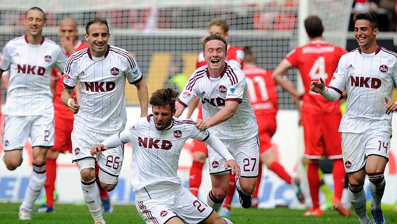 Große Freude nach dem 2:1 Freistoßtreffer vom eingewechselten Plattenhardt in der 64. Minute. Große Freude nach dem 2:1 Freistoßtreffer vom eingewechselten Plattenhardt in der 64. Minute.