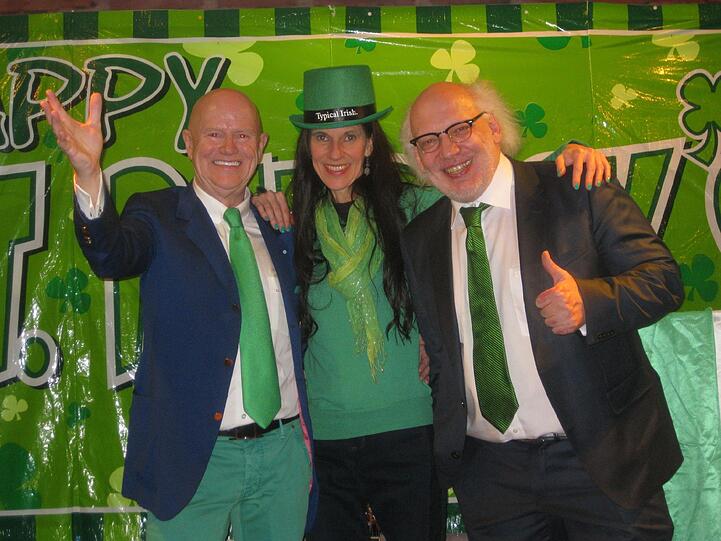 Erich Lejeune mit Brigitte Sautner (Hofbräu) und Professor Godehard Brüntrup (r.).