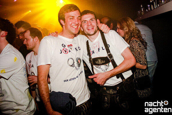 Beim "Tanz in den Mai" im Gecko Club war für jeden Musikgeschmack etwas dabei. Einige wagten sich auch mit Dirndl oder Lederhosen auf die Tanzfläche.