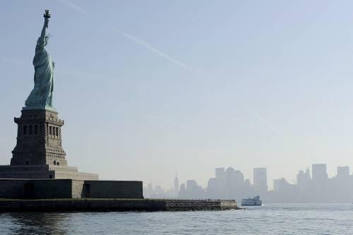 Freiheitsstatue in New York: Den Flug dorthin gibt&rsquo;s derzeit schon ab 350 Euro.