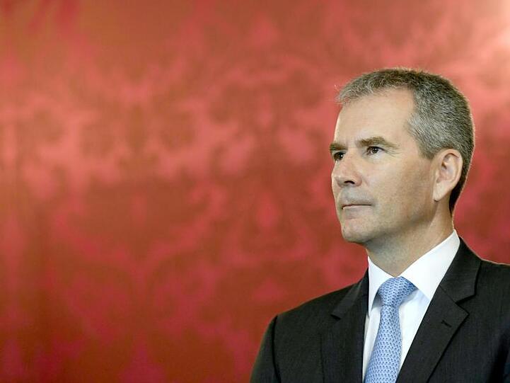 Bis zur Bildung einer Übergangsregierung übernimmt der Finanzminister und bisherige Vizekanzler Hartwig Löger.