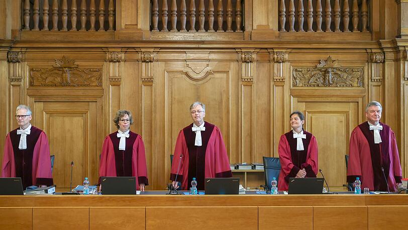 Der 6. Senat mit dem Vorsitzenden Richter Ingo Kraft (M) bei der Verhandlung des Bundesverwaltungsgerichts. (Archivbild) Der 6. Senat mit dem Vorsitzenden Richter Ingo Kraft (M) bei der Verhandlung des Bundesverwaltungsgerichts. (Archivbild)