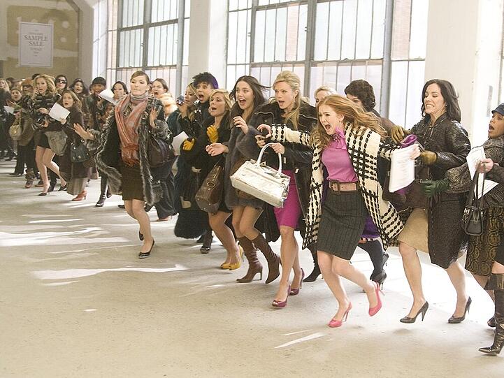 Wie in dieser Filmszene von "Shopaholic" geht es in vielen Malls der USA am Black Friday zu