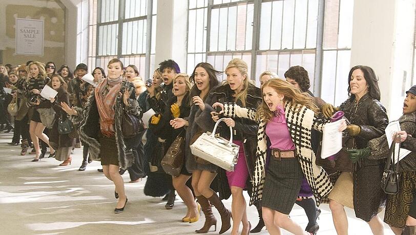 Wie in dieser Filmszene von "Shopaholic" geht es in vielen Malls der USA am Black Friday zu Wie in dieser Filmszene von "Shopaholic" geht es in vielen Malls der USA am Black Friday zu