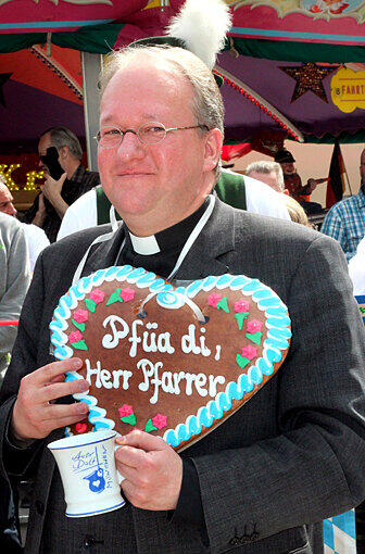 Am Samstag hat Wirtschaftsreferent Dieter Reiter in der Au die Maidult eröffnet - hier sehen Sie die Bilder.