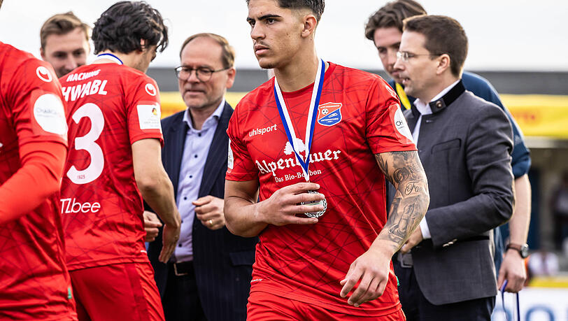 Nach der Niederlage im Finale des Toto-Pokals ist bei den Spielern der SpVgg Unterhaching (hier Fabio Torsiello) die Enttäuschung groß.