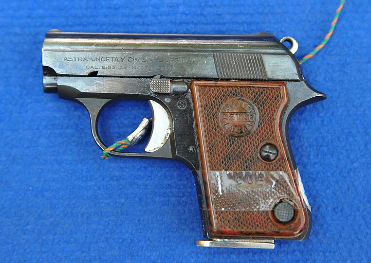 Eher was für die Handtasche: die Selbstladepistole "Cub" des spanischen Herstellers Astra.