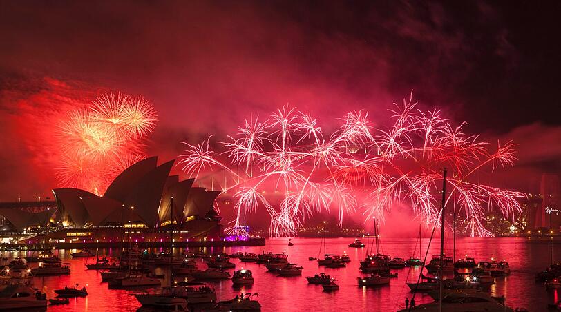 Silvester 2012 am Opernhaus und der Harbour Bridge in Sydney, Australien.