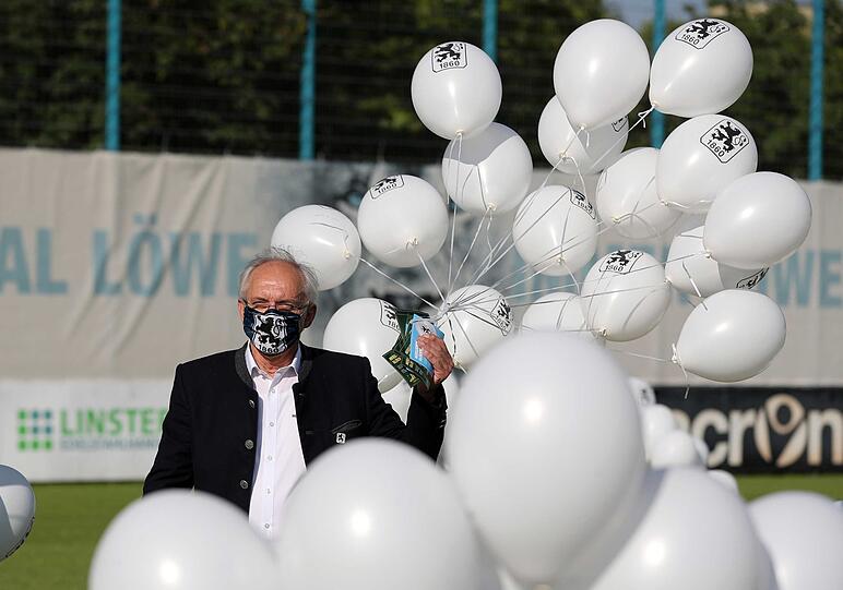 ...Hans Sitzberger nahmen an der kleinen Jubiläumsfeier teil.