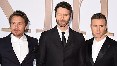 Mark Owen, Howard Donald und Gary Barlow (v.l.) sollen bei einem Musikkonzert auf Schloss Windsor auftreten.
