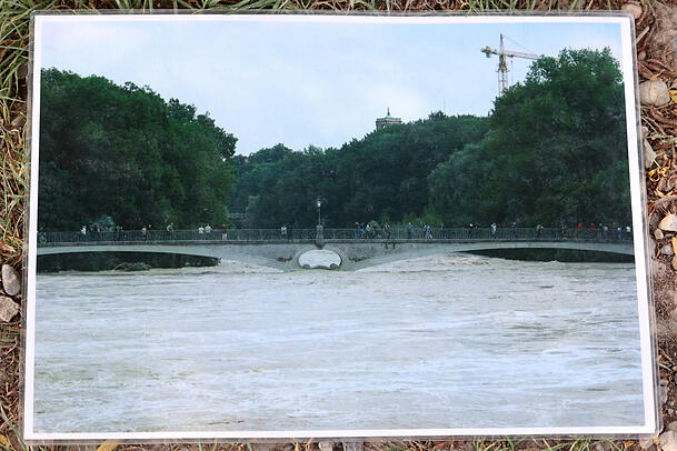 So hoch ist das Wasser im Jahr 1999 gestanden. Der Kabelsteg ist damals fast überschwemmt gewesen. So hoch ist das Wasser im Jahr 1999 gestanden. Der Kabelsteg ist damals fast überschwemmt gewesen.