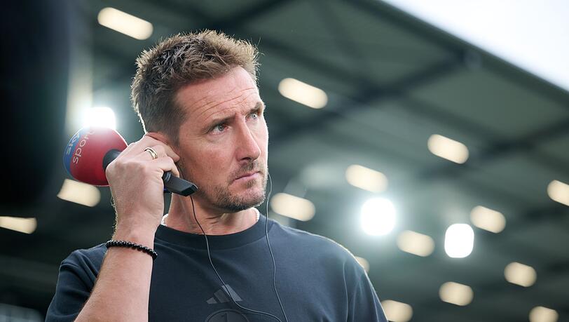 Nürnberg-Trainer Miroslav Klose sieht sich beim Zweitliga-Spiel gegen Paderborn nicht im Mittelpunkt. (Symbolbild)