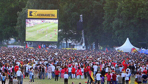 Wie hier bei der EM 2008 wird die Wöhrder Wieser zum Mekka für Fußball-Fans. Wie hier bei der EM 2008 wird die Wöhrder Wieser zum Mekka für Fußball-Fans.