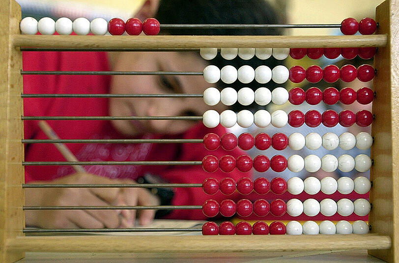 Kinder sollten den Umgang mit Zahlen spielerisch lernen. Für den vierjährigen Mohammad war es der reinste Horror. (Symbolbild)