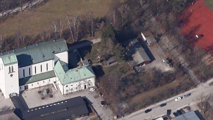 Das ehemalige Gelände der Stadtgärtnerei neben der Pfarrei Heilige Familie (l.) soll Harlachinger Vereinen
zur Verfügung gestellt werden. Das ehemalige Gelände der Stadtgärtnerei neben der Pfarrei Heilige Familie (l.) soll Harlachinger Vereinen
zur Verfügung gestellt werden.