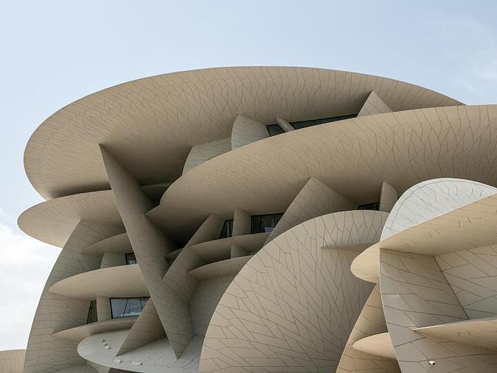 Das Nationalmuseum von Katar setzt sich aus Scheiben zusammen.