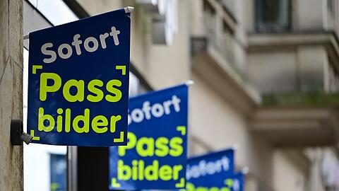 Ab Mai sollten von der Passbehörde eigentlich nur noch digitale Fotos akzeptiert werden, die entweder direkt in der Behörde angefertigt oder durch auf einem festgelegten, sicheren Übermittlungsweg von einem Fotostudio dorthin gesendet werden. (Archivfoto)