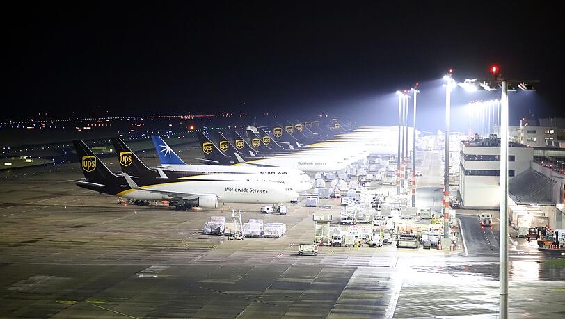 Wegen Blitzeis wurde der Flugbetrieb am Flughafen Köln/Bonn am Nachmittag für 45 Minuten unterbrochen.