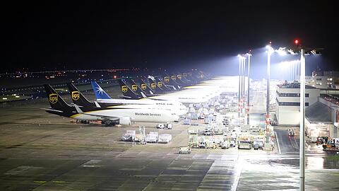 Wegen Blitzeis wurde der Flugbetrieb am Flughafen Köln/Bonn am Nachmittag für 45 Minuten unterbrochen.