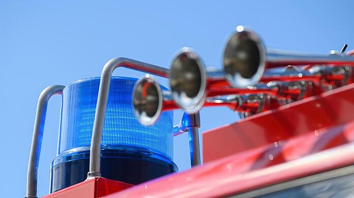 Manche Einsätze verlangen den Feuerwehrleuten einiges an Muskelkraft ab - etwa, wenn ein Aufzug klemmt. (Symbolbild)