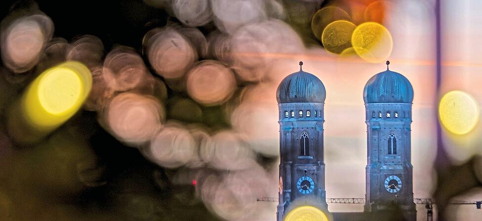 S&uuml;&szlig;er die Glocken nie klingen als zur Weihnachtszeit: Damit ist nicht nur das L&auml;uten vor der Bescherung daheim gemeint. Auch in der Frauenkirche sind sie zu h&ouml;ren. Am Heiligabend schellen alle zehn Glocken von der kleinsten, der Klinglglocke, bis zur gr&ouml;&szlig;ten, der Susanna.