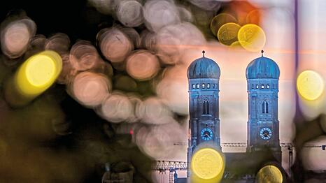 S&uuml;&szlig;er die Glocken nie klingen als zur Weihnachtszeit: Damit ist nicht nur das L&auml;uten vor der Bescherung daheim gemeint. Auch in der Frauenkirche sind sie zu h&ouml;ren. Am Heiligabend schellen alle zehn Glocken von der kleinsten, der Klinglglocke, bis zur gr&ouml;&szlig;ten, der Susanna.