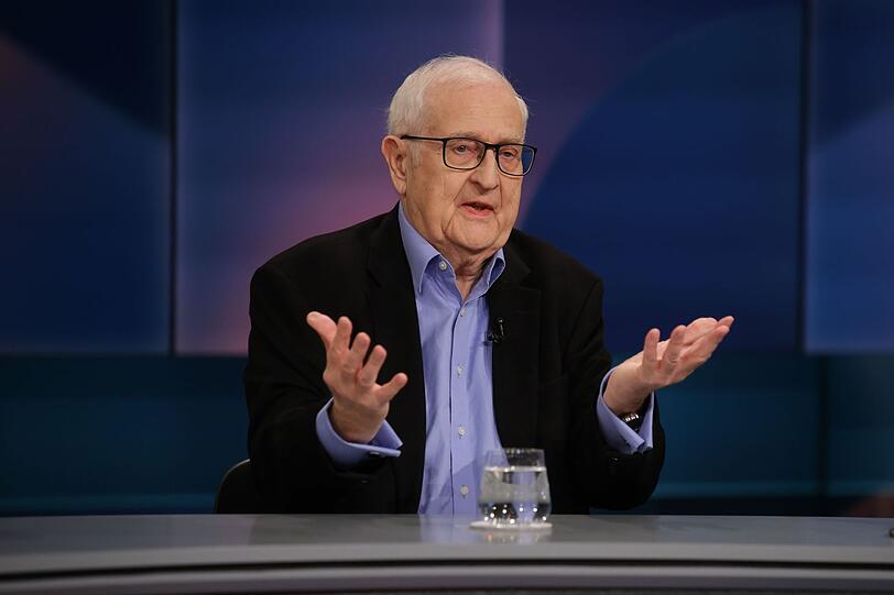 Rainer Brüderle hält die politische Mitte derzeit für reformunfähig. Rainer Brüderle hält die politische Mitte derzeit für reformunfähig.