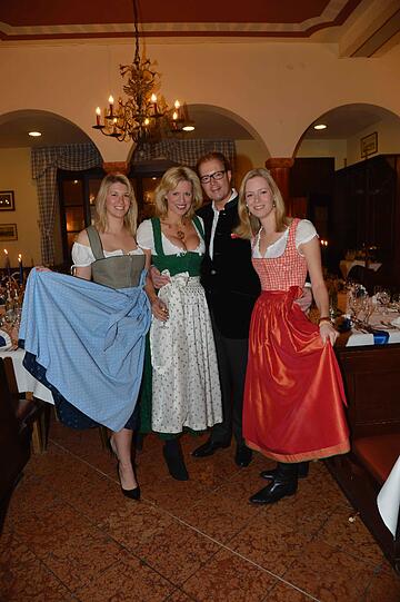 Max Dietl mit Frau Inge und Töchter Alisa und Vanessa.