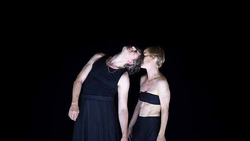 Sandra Hüller und Jens Harzer spielen Kleists "Penthesilea" als Zweipersonenstück. Sandra Hüller und Jens Harzer spielen Kleists "Penthesilea" als Zweipersonenstück.
