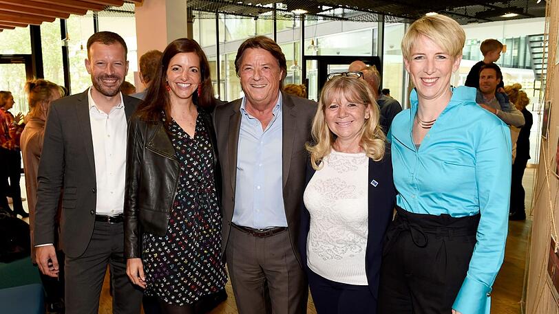 Johannes Ott (v. l., Gong-Programmchef), Kristina Frank, Gastgeber Georg &bdquo;Schorsch&ldquo; Dingler, Gabriele Neff, Katrin Habenschaden.