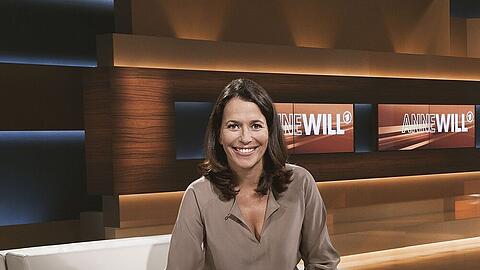 Anne Will talkt mit ihrer gleichnamigen Show derzeit Mittwochsabends