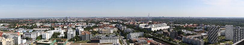Der Blick vom Hochhaus nach Norden über die Stadt...