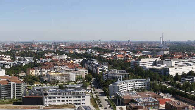 Der Blick vom Hochhaus nach Norden über die Stadt... Der Blick vom Hochhaus nach Norden über die Stadt...