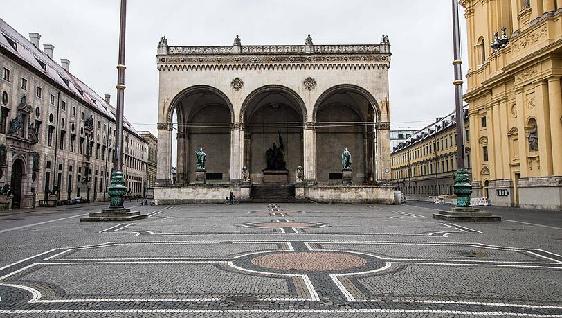 Der Odeonsplatz mit der Feldherrnhalle: Hier hatten die Organisatoren die Demo eigentlich geplant. (Archivbild)